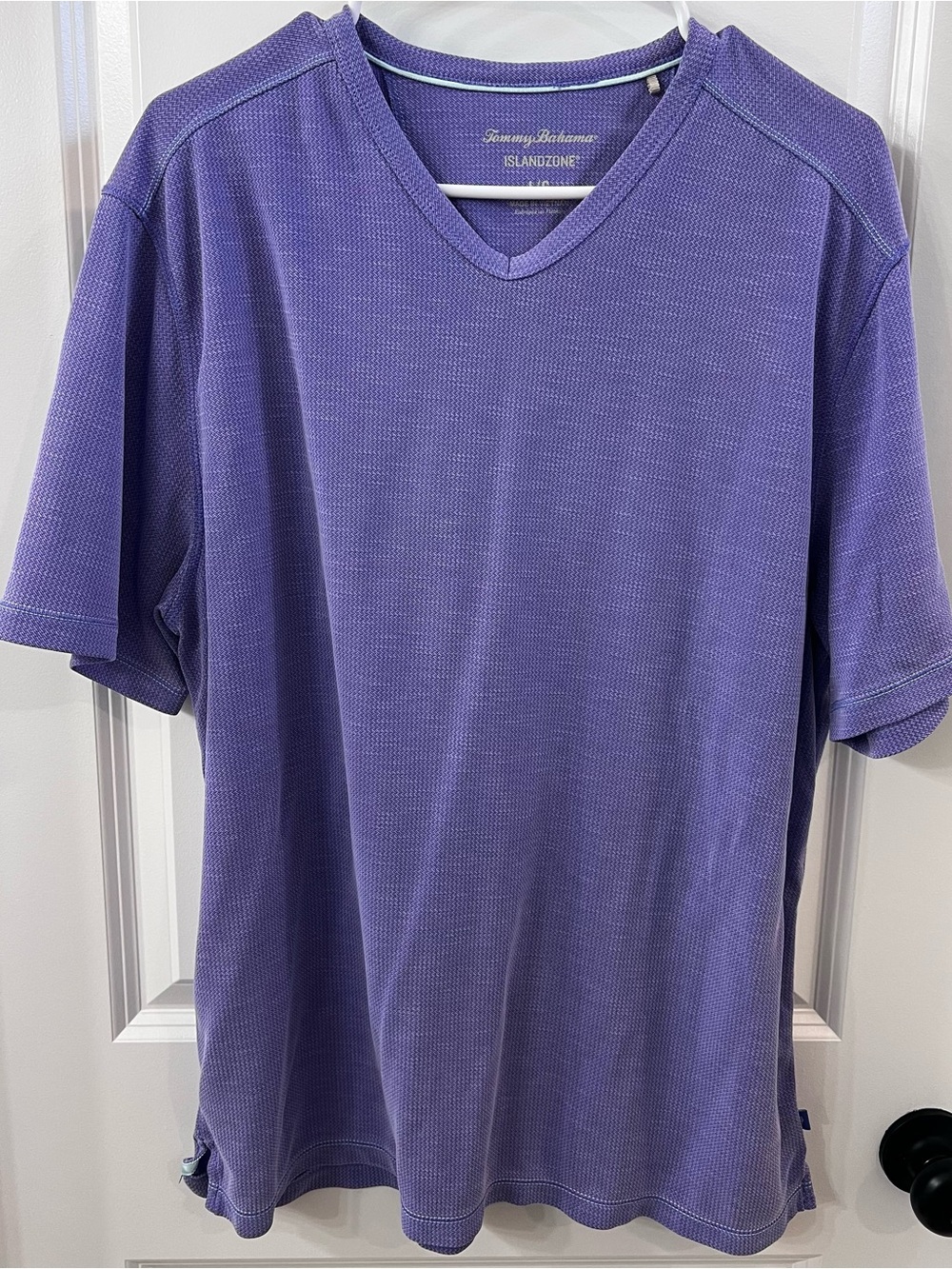 EUC Tommy Bahama Purple V-Neck IslandZone Men's Shirt, L
